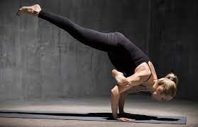 Les poses de yoga les plus spectaculaires - - L'Équipe